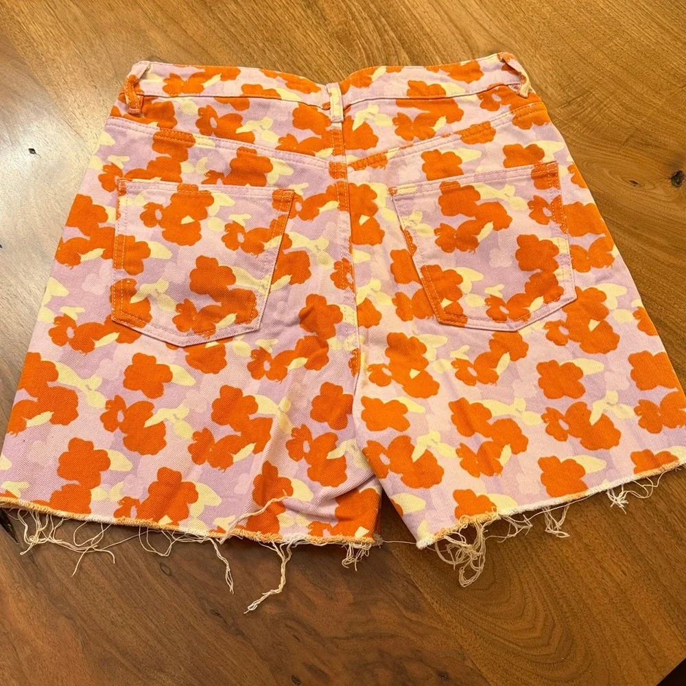 Zara The 90's denim jean shorts in a poppy print
Size 6 - Picture 5 of 5